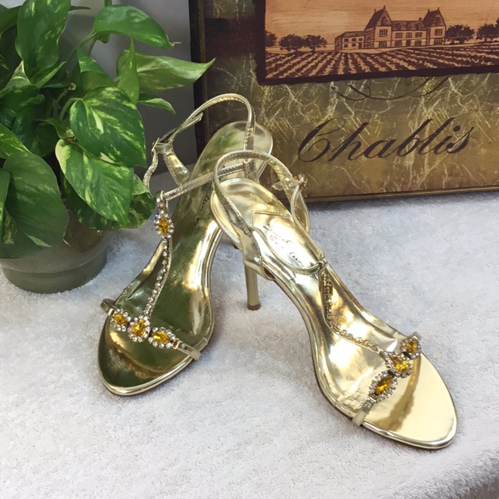 ⭐️👠SWEET SEVENTEEN GOLD JEWELED HEELS-NWOT👠⭐️ - Picture 2 of 8